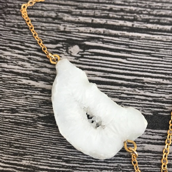 Gorgeous raw Stone Necklace - Picture 2 of 6